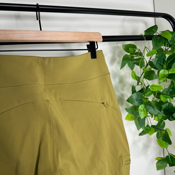 NWT Athleta Headlands Hybrid Cargo II Tight size 8 982353-05 NEW - Picture 8 of 14